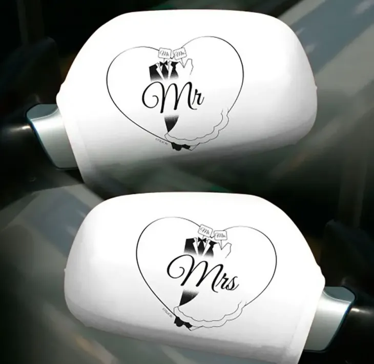 Auton peili koristeet mr. & mrs.