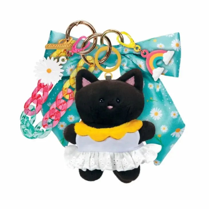 Charming kissa clip on