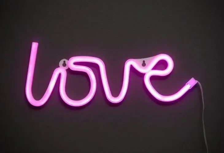 Finnlumor led teksti love sininen