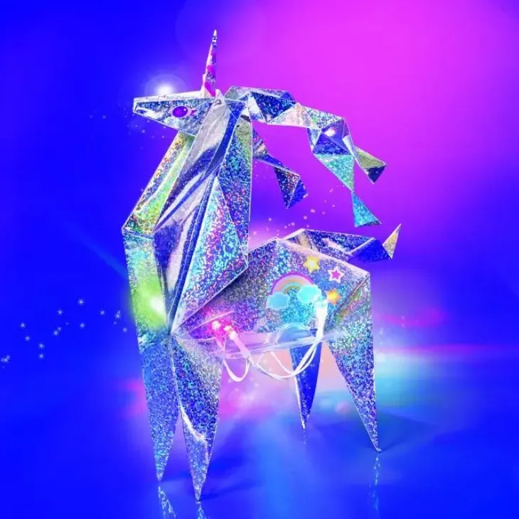 Holografi origami valoilla yksisarvinen