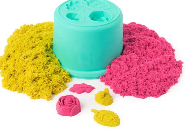 Kinetic sand squish blossom