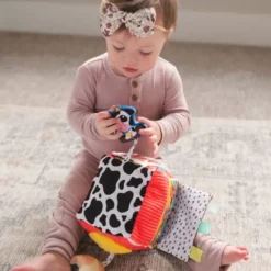 Lamaze peek-a-moo friendly barn