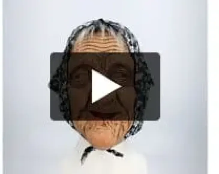 Latex naamari vanha nainen