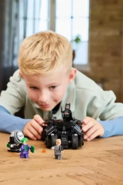 LEGO76303 batman™ tumbler vastaan two-fa