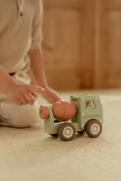 Little dutch sementtiauto hahmolla
