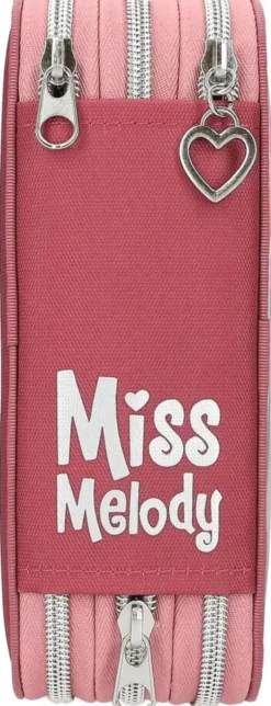 Miss melody triplapenaali valolla