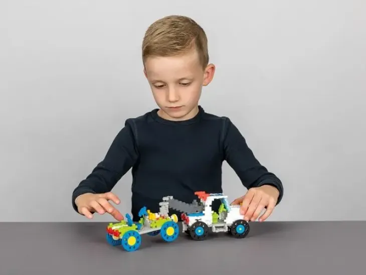 Plus plus learn to build go! ajoneuvot