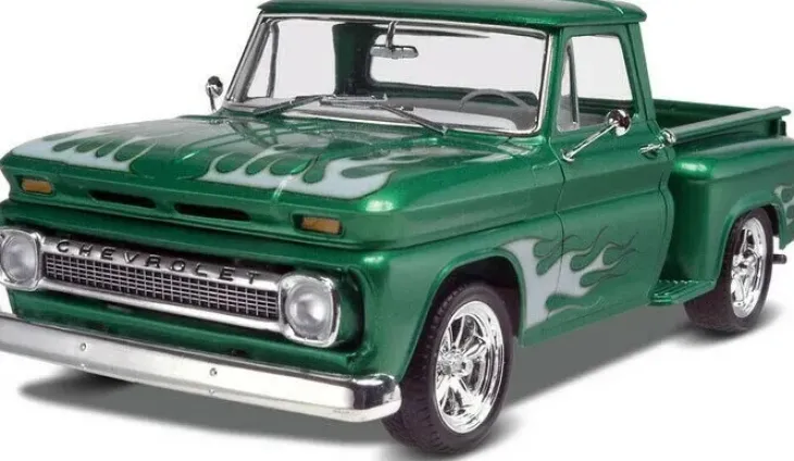 Revell auto koottava