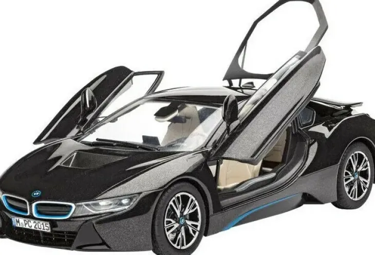 Revell moderni auto 1:24