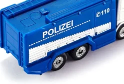Siku poliisi vesitykillä